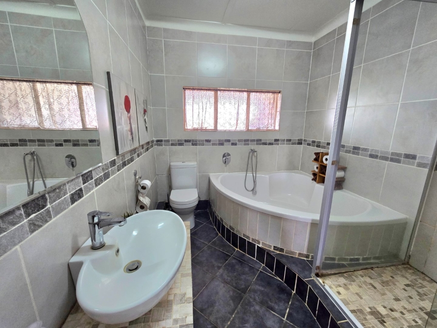 5 Bedroom Property for Sale in Bethlehem Rural Free State